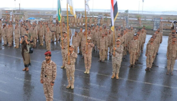 عرض عسكري في الحديدة ووقفات شعبية في عدد من المحافظات دعما للقوات المسلحة