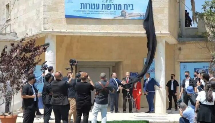 وضع حجر أساس “مركز التراث” في قلنديا يثير تحذيرات من تسريع مخططات تهويد القدس