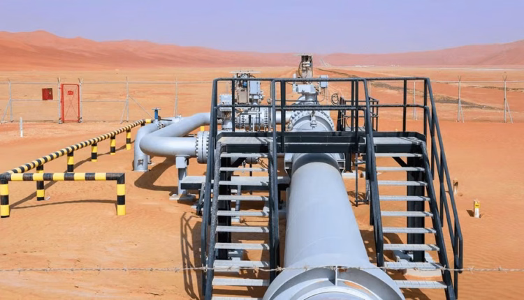 بلومبرغ: السعودية تغيّر مسارات تصدير نفطها هرباً من الحصار اليمني