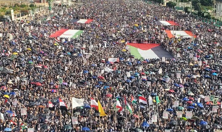 ميدان السبعين يحتضن حشوداً كبرى.. ما الرسائل التي تبعث بها صنعاء؟