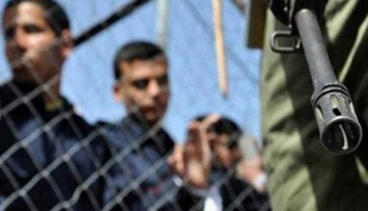 الغارديان: التعذيب والموت في سجون الاحتلال أصبح “أمراً معتاداً”