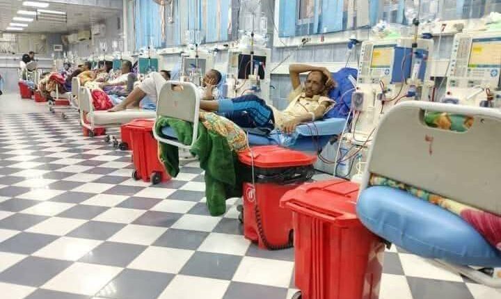 الحصار السعودي يفتك بمرضى الفشل الكلوي في اليمن.. 295 وفاة خلال عام ومستلزمات الغسيل محتجزة في جيبوتي