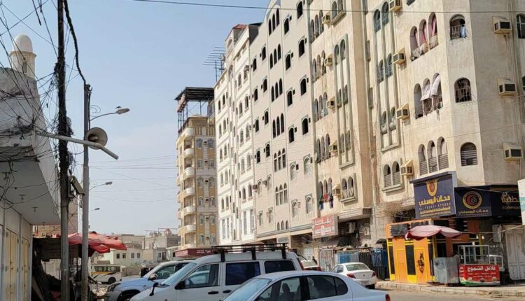 عدن تعيش غلاءً خليجياً بقدرة شرائية منهارة