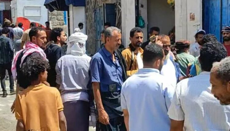 منع طاقم تلفزيوني من العمل في سوق بأبين