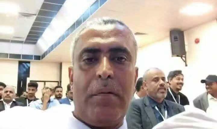مقتل أستاذ جامعي وإصابة زميله في هجوم مسلح على طريق العبر