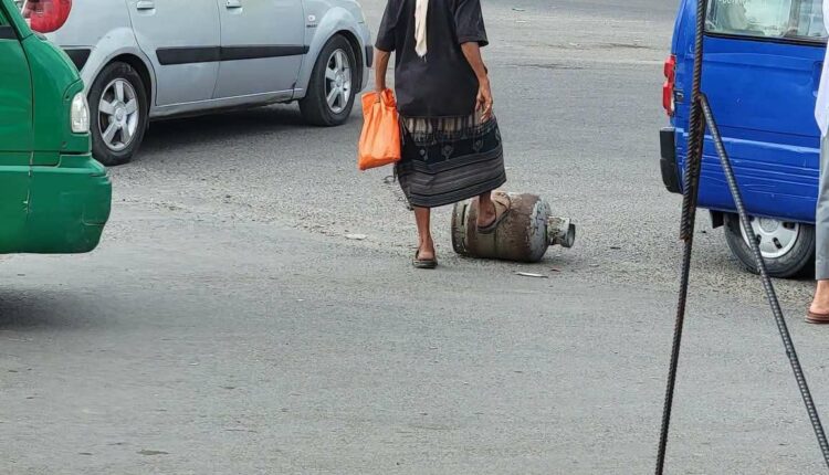 أزمة الغاز في عدن.. معاناة تتفاقم وحلول تتلاشى
