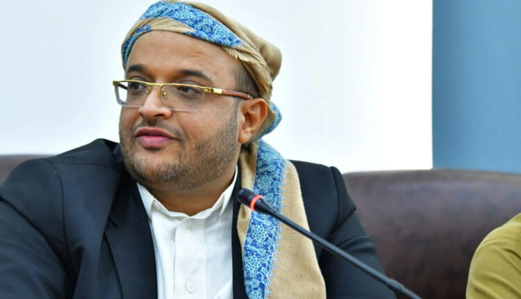 بالتزامن مع انهيار الجبهات.. قيادات ومشائخ في تعز يتواصلون مع صنعاء لتحييد مناطقهم