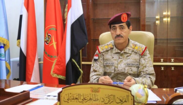 شاهد .. إحراق آليات موكب وزير دفاع حكومة عدن في الضالع