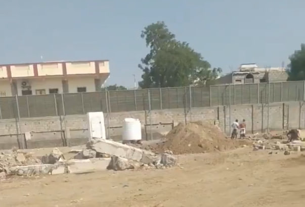 غضب شعبي واسع في مدينة تعز.. “هذا المكان لا يصلح معسكراً”